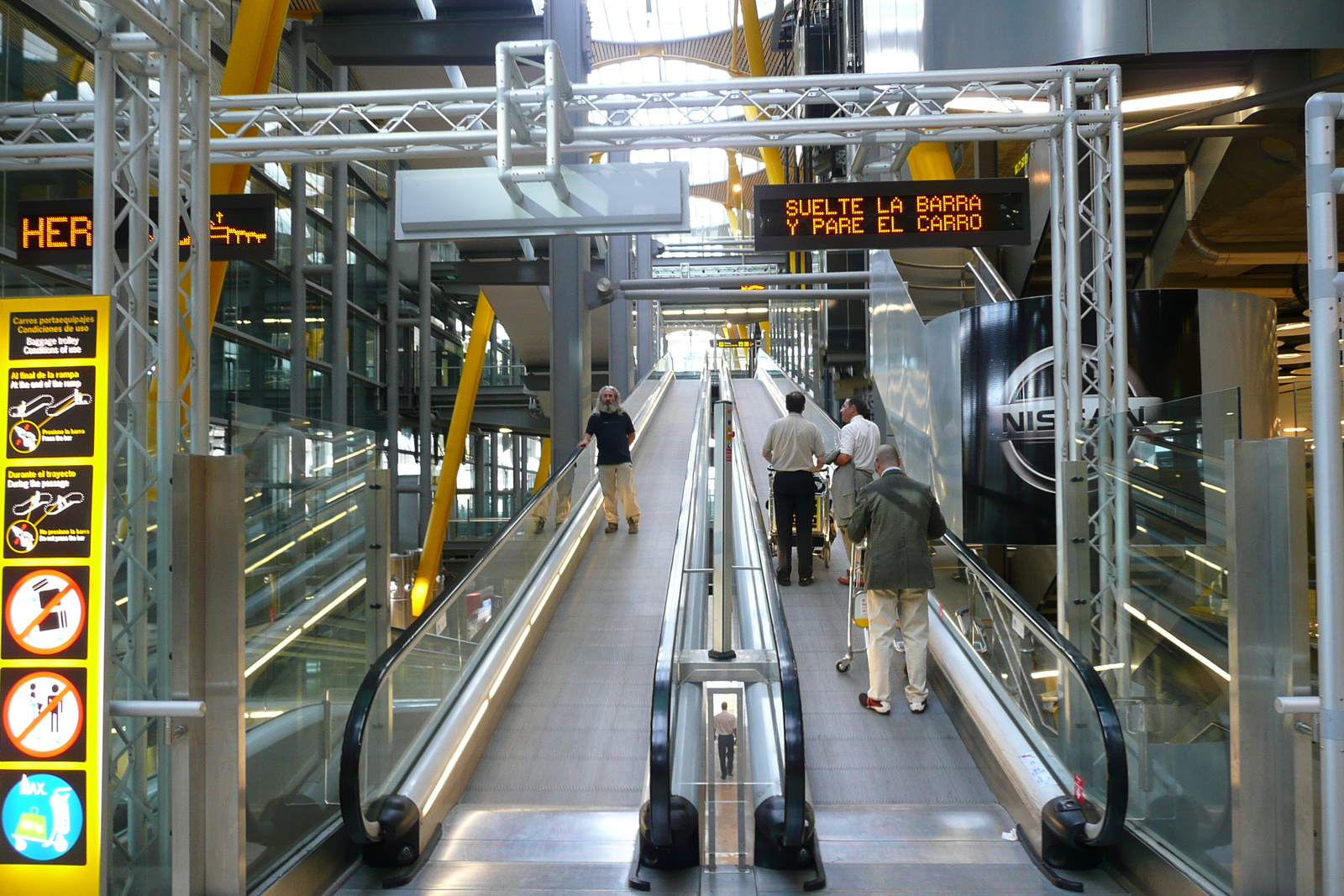 รูปถ่าย สเปน(Spain) มาดริค(Madrid) ท่าอากาศยานบาราคัส(Barajas Airport) 2007-09 91