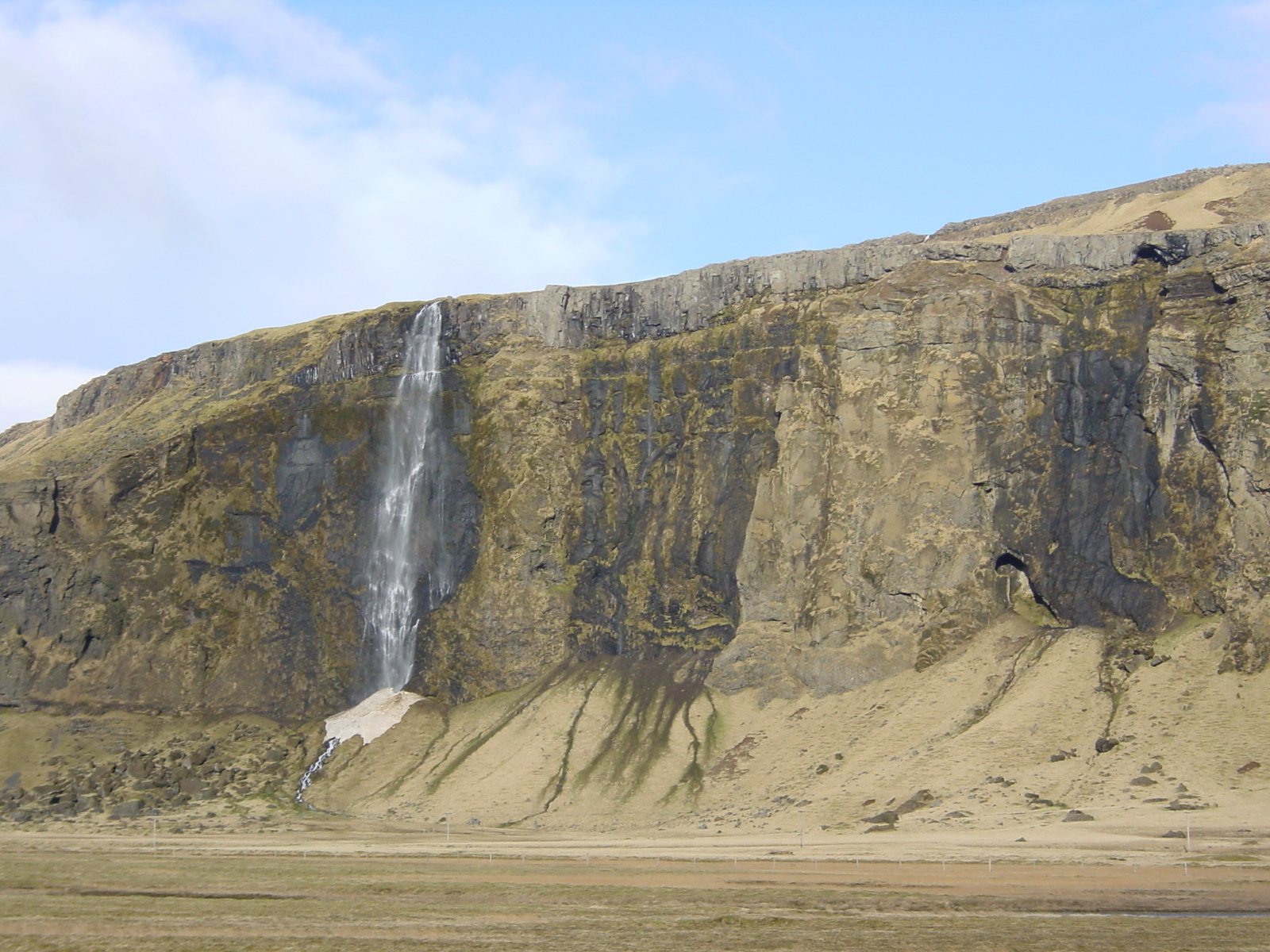 รูปถ่าย ไอซ์แลนด์(Iceland) น้ำตกเซลยาลันด์สฟอสส์(Seljarlandsfoss) 2003-03 2