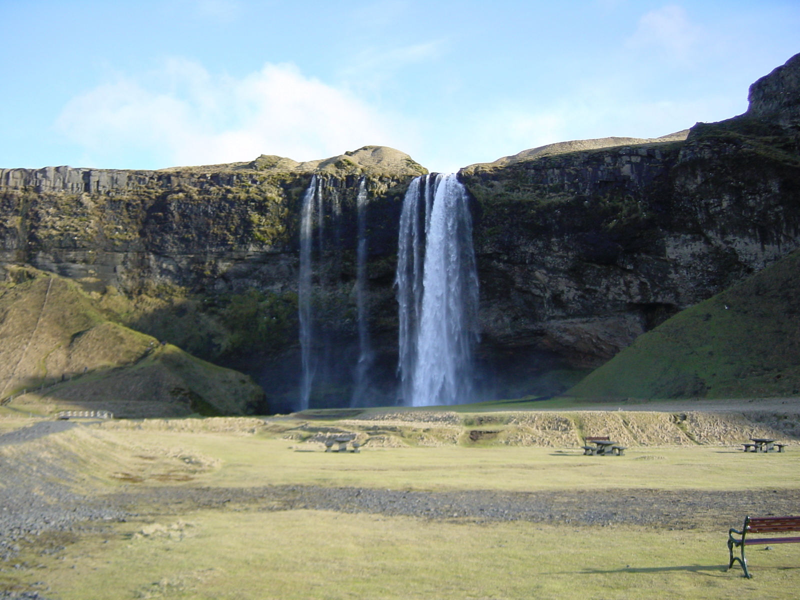 รูปถ่าย ไอซ์แลนด์(Iceland) น้ำตกเซลยาลันด์สฟอสส์(Seljarlandsfoss) 2003-03 1