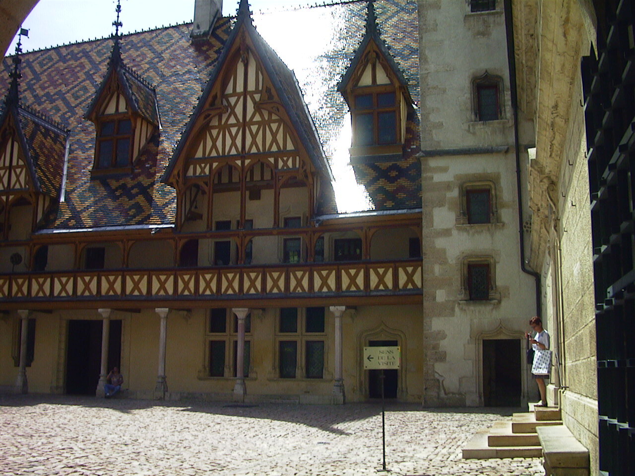 รูปถ่าย ฝรั่งเศส(France) โบนเนอ(Beaune) โรงพยาบาลเก่าโบน (ออสปิสเดอโบน)(Hospices de Beaune) 1999-06 10