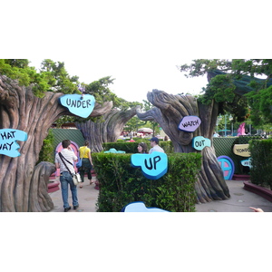 รูปถ่าย ฝรั่งเศส(France) ดิสนีย์แลนด์ปารีส(Disneyland Paris) เขาวงกตอลิซ(Alice Labyrinth) 2007-07 21