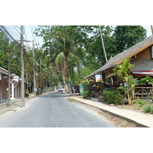 รูปถ่าย ไทย(Thailand) เกาะช้าง(Ko Chang) ถนนบนเกาะ(Island road) 2011-02 26