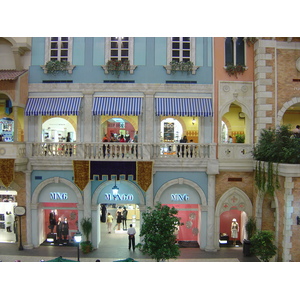 รูปถ่าย สหรัฐอาหรับเอมิเรตส์(United Arab Emirates) ดูไบ(Dubai) ห้างเมอร์กาโต(Mercato shopping mall) 2005-11 3