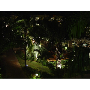 รูปถ่าย ไทย(Thailand) เขาหลัก(Khao Lak) โรงแรมเลอเมอริเดียน เขาหลัก(Meridien Khao Lak Hotel) สีสันกลางคืน(By Night) 2005-12 21