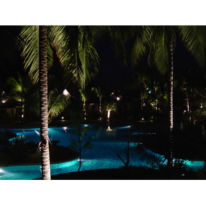 รูปถ่าย ไทย(Thailand) เขาหลัก(Khao Lak) โรงแรมเลอเมอริเดียน เขาหลัก(Meridien Khao Lak Hotel) สีสันกลางคืน(By Night) 2005-12 3