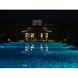 รูปถ่าย ไทย(Thailand) เขาหลัก(Khao Lak) โรงแรมเลอเมอริเดียน เขาหลัก(Meridien Khao Lak Hotel) สีสันกลางคืน(By Night) 2005-12 47