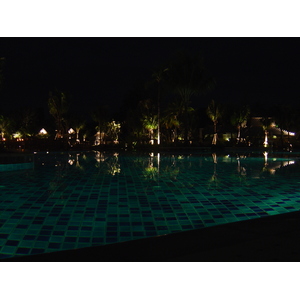รูปถ่าย ไทย(Thailand) เขาหลัก(Khao Lak) โรงแรมเลอเมอริเดียน เขาหลัก(Meridien Khao Lak Hotel) สีสันกลางคืน(By Night) 2005-12 35