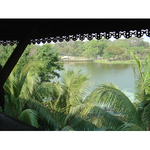 รูปถ่าย พม่า(Myanmar) ย่างกุ้ง(Yangon) โรงแรมกันดอจีพาเลซ(Kandawgyi Palace Hotel) 2005-01 31
