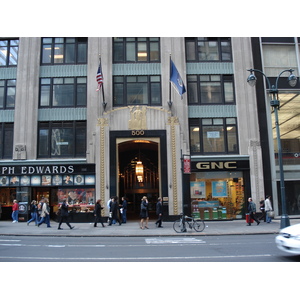 รูปถ่าย สหรัฐอเมริกา(United States) นิวยอร์ก(New York) ตามถนนฟิฟท์อเวนิว(down the 5th Avenue) 2006-03 19