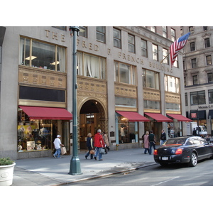 รูปถ่าย สหรัฐอเมริกา(United States) นิวยอร์ก(New York) ตามถนนฟิฟท์อเวนิว(down the 5th Avenue) 2006-03 75