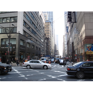 รูปถ่าย สหรัฐอเมริกา(United States) นิวยอร์ก(New York) ตามถนนฟิฟท์อเวนิว(down the 5th Avenue) 2006-03 9