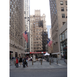 รูปถ่าย สหรัฐอเมริกา(United States) นิวยอร์ก(New York) ตามถนนฟิฟท์อเวนิว(down the 5th Avenue) 2006-03 71