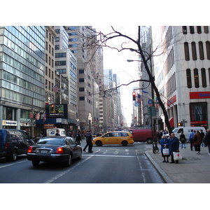 รูปถ่าย สหรัฐอเมริกา(United States) นิวยอร์ก(New York) ตามถนนฟิฟท์อเวนิว(down the 5th Avenue) 2006-03 26