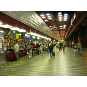 รูปถ่าย สาธารณรัฐเช็ก(Czech Republic) ปราก(Prague) สถานีรถไฟหลักปราก(Hlavni Nadrazi) 2007-07 14