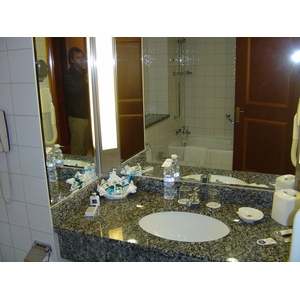 รูปถ่าย สหรัฐอาหรับเอมิเรตส์(United Arab Emirates) ดูไบ(Dubai) โรงแรมเชอราตัน จุมัยเราะห์บีช(Sheraton Jumeirah Beach Hotel) 2005-03 34