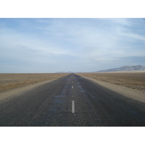 รูปถ่าย คาซัคสถาน(Kazakhstan) ถนนจากอัลมาตีไปหุบผาชารึน(Almaty to Charyn Canyon road) 2007-03 138