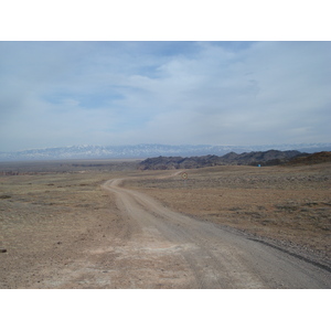 รูปถ่าย คาซัคสถาน(Kazakhstan) ถนนจากอัลมาตีไปหุบผาชารึน(Almaty to Charyn Canyon road) 2007-03 88