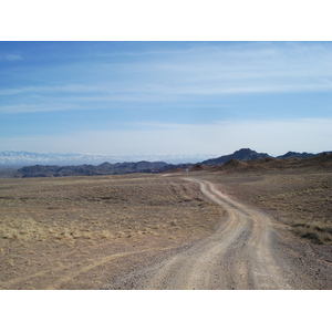 รูปถ่าย คาซัคสถาน(Kazakhstan) ถนนจากอัลมาตีไปหุบผาชารึน(Almaty to Charyn Canyon road) 2007-03 160