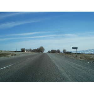 รูปถ่าย คาซัคสถาน(Kazakhstan) ถนนจากอัลมาตีไปหุบผาชารึน(Almaty to Charyn Canyon road) 2007-03 36