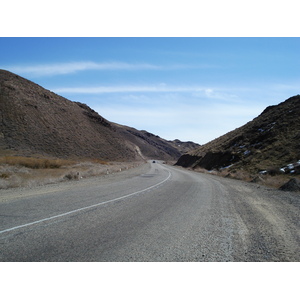 รูปถ่าย คาซัคสถาน(Kazakhstan) ถนนจากอัลมาตีไปหุบผาชารึน(Almaty to Charyn Canyon road) 2007-03 3