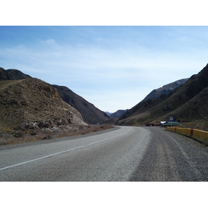 รูปถ่าย คาซัคสถาน(Kazakhstan) ถนนจากอัลมาตีไปหุบผาชารึน(Almaty to Charyn Canyon road) 2007-03 108