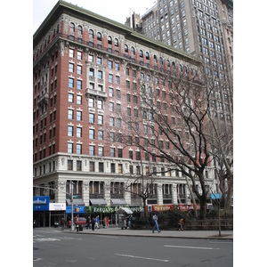 รูปถ่าย สหรัฐอเมริกา(United States) นิวยอร์ก(New York) ตามถนนฟิฟท์อเวนิว(down the 5th Avenue) 2006-03 31