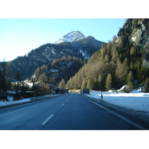 รูปถ่าย สวิสเซอร์แลนด์(Switzerland) ถนนจากคูร์ไปเซนต์มอริตซ์(Chur to St Moritz Road) 2007-01 11
