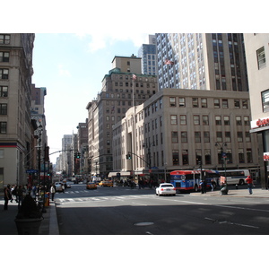 รูปถ่าย สหรัฐอเมริกา(United States) นิวยอร์ก(New York) ตามถนนฟิฟท์อเวนิว(down the 5th Avenue) 2006-03 81