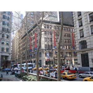 รูปถ่าย สหรัฐอเมริกา(United States) นิวยอร์ก(New York) ตามถนนฟิฟท์อเวนิว(down the 5th Avenue) 2006-03 25