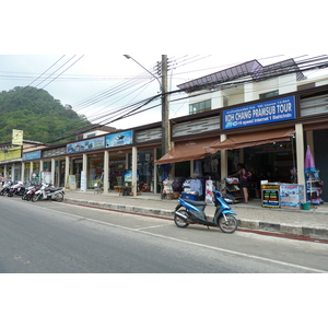 รูปถ่าย ไทย(Thailand) เกาะช้าง(Ko Chang) ถนนบนเกาะ(Island road) 2011-02 7