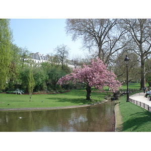 รูปถ่าย ฝรั่งเศส(France) ปารีส(Paris) สวนบาตีญอล(Square des Batignolles) 2006-04 13