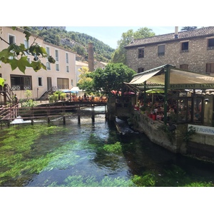 รูปถ่าย ฝรั่งเศส(France) ฟงแตน-เดอ-โวกลูซ(Fontaine-de-Vaucluse) 2017-08 28