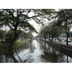 รูปถ่าย ไทย(Thailand) เชียงใหม่(Chiang Mai) ข้างในคุเมืองเชียงใหม่(Inside Canal) ถนนบำรุงบุรี(ในคูเมือง)(Bamrungburi road (Canal)) 2006-04 6