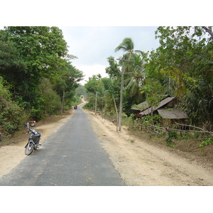 รูปถ่าย พม่า(Myanmar) ถนนจากทวายไปหาดหม่องมะกัน(Road from Dawei to Maungmagan beach) 2005-01 17