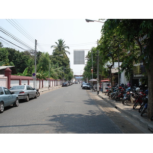 รูปถ่าย ไทย(Thailand) เชียงใหม่(Chiang Mai) ข้างในคุเมืองเชียงใหม่(Inside Canal) ราชดำเนิน (ถนนคนเดิน)(Rad Cha Dom Nurn (Walking Street)) 2006-04 1