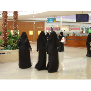 รูปถ่าย สหรัฐอาหรับเอมิเรตส์(United Arab Emirates) อาบูดาบี(Abu Dhabi) มารีนามอลล์(Marina Mall) 2005-09 14