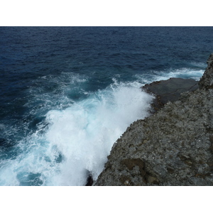 รูปถ่าย นิวแคลิโดเนีย(New Caledonia) เกาะลีฟู(Lifou) หน้าผาโซเดร(Xodre Cliffs) 2010-05 19