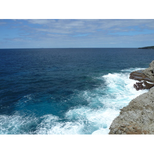 รูปถ่าย นิวแคลิโดเนีย(New Caledonia) เกาะลีฟู(Lifou) หน้าผาโซเดร(Xodre Cliffs) 2010-05 11
