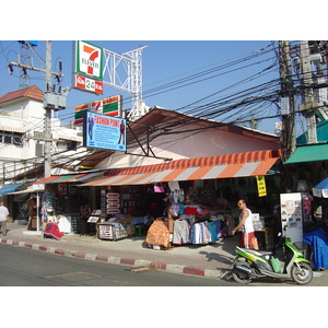 รูปถ่าย ไทย(Thailand) ภูเก็ต(Phuket) ป่าตอง(Patong) ถนนเลียบชายหาด(Beach Road) 2005-12 18