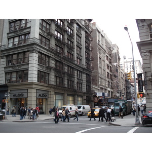รูปถ่าย สหรัฐอเมริกา(United States) นิวยอร์ก(New York) ตามถนนฟิฟท์อเวนิว(down the 5th Avenue) 2006-03 35