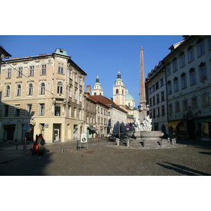 รูปถ่าย สโลวีเนีย(Slovenia) ลีอูบลีอานา(Ljubljana) เมืองเก่า(Historic Centre) 2008-01 81