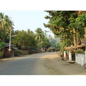 รูปถ่าย พม่า(Myanmar) ถนนจากทวายไปหาดหม่องมะกัน(Road from Dawei to Maungmagan beach) 2005-01 33