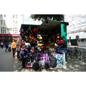 รูปถ่าย อังกฤษ(United Kingdom) ลอนดอน(London) ถนนท็อตแนมคอร์ต(Tottenham Court Road) 2007-09 14