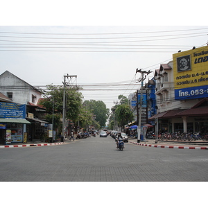 รูปถ่าย ไทย(Thailand) เชียงใหม่(Chiang Mai) ข้างในคุเมืองเชียงใหม่(Inside Canal) ราชดำเนิน (ถนนคนเดิน)(Rad Cha Dom Nurn (Walking Street)) 2006-04 41