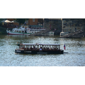 รูปถ่าย สาธารณรัฐเช็ก(Czech Republic) ปราก(Prague) ริมฝั่งสเมตานา(Smetanovo nabr) 2007-07 22