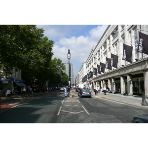 รูปถ่าย อังกฤษ(United Kingdom) ลอนดอน(London) ถนนท็อตแนมคอร์ต(Tottenham Court Road) 2007-09 28