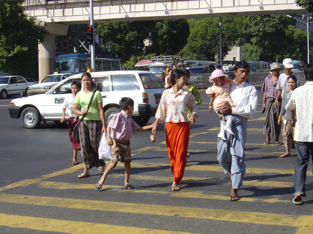 รูปถ่าย พม่า(Myanmar) ย่างกุ้ง(Yangon) 2005-01 163