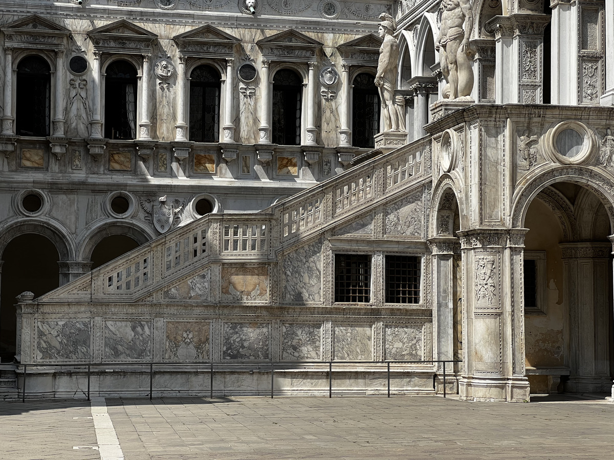 รูปถ่าย อิตาลี(Italy) เวนีส(Venice) พระราชวังดอจ (ปาลัซโซดูกาเล)(Doge's Palace (Palazzo Ducale)) 2022-05 20