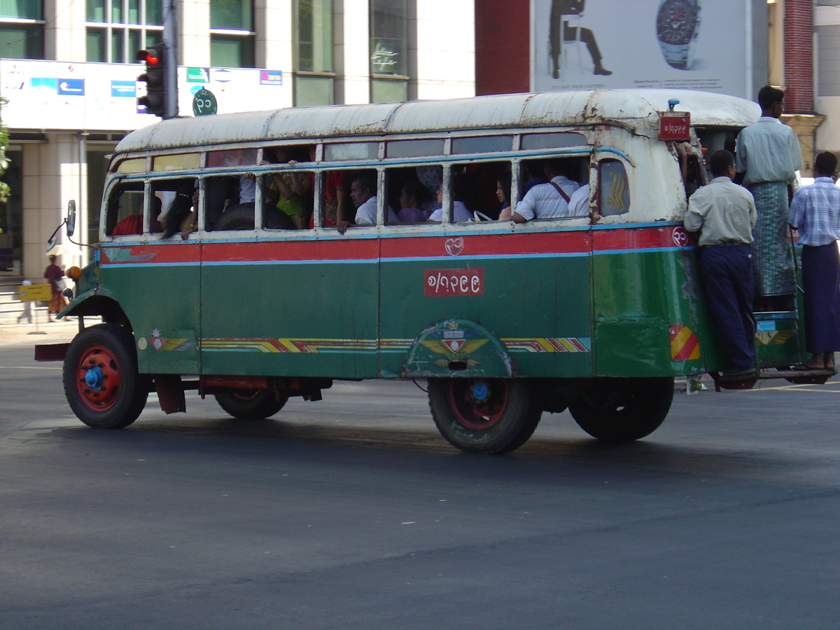 รูปถ่าย พม่า(Myanmar) ย่างกุ้ง(Yangon) 2005-01 175