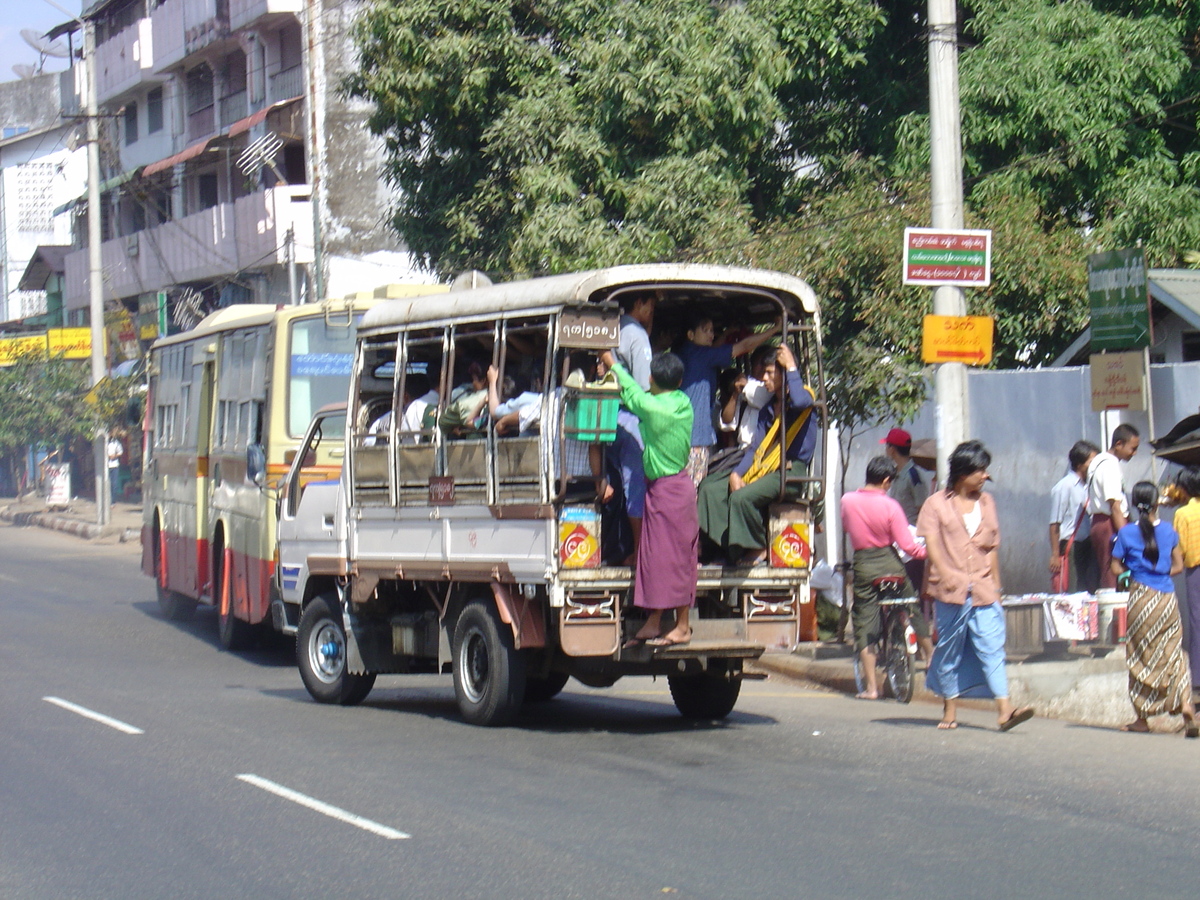 รูปถ่าย พม่า(Myanmar) ย่างกุ้ง(Yangon) 2005-01 133